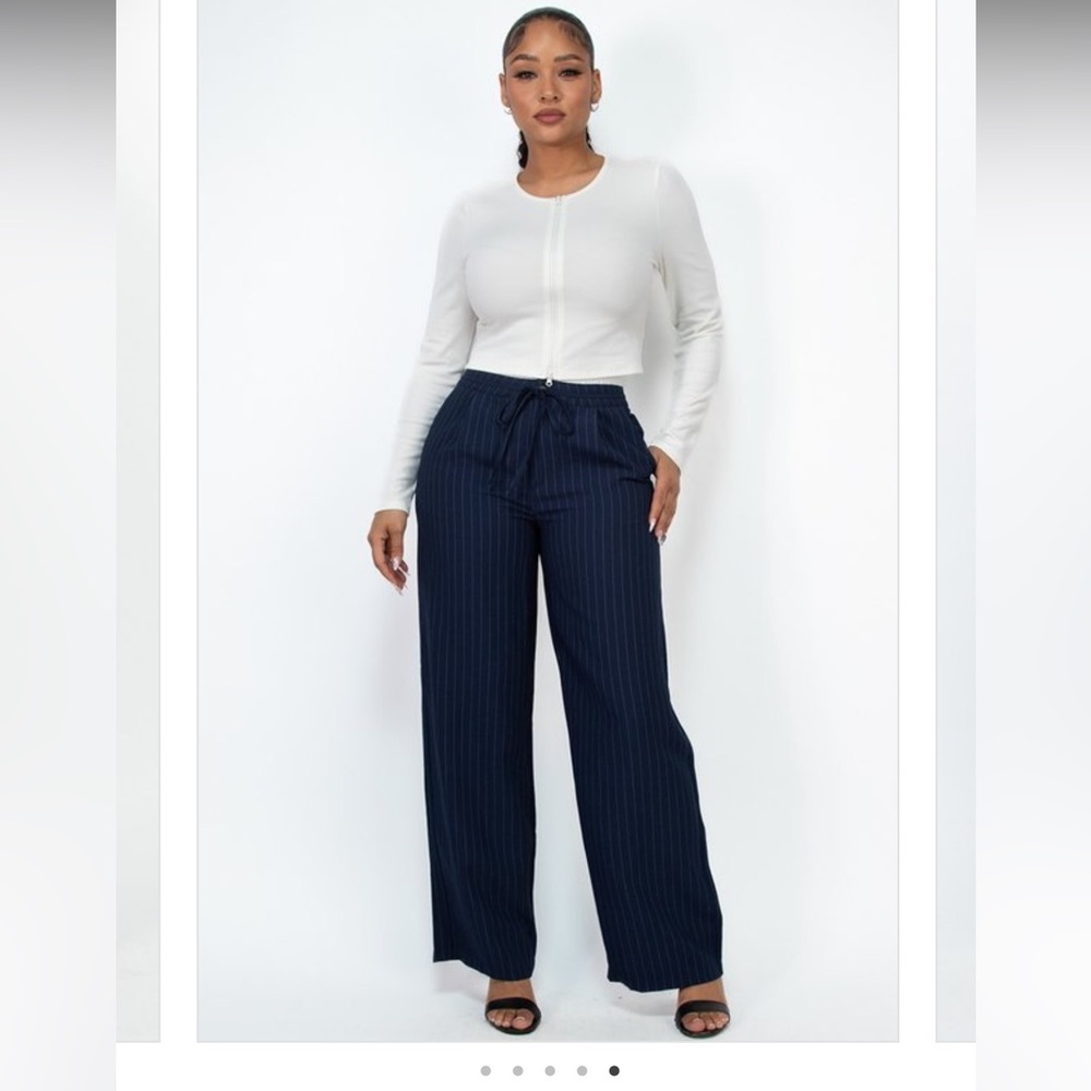 A woven pair of elevated classic pants 👖